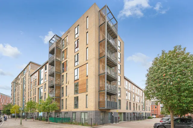 London, NW9, photo 1