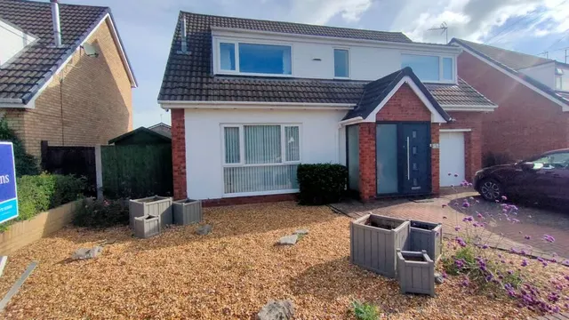 Sandown Road, Bangor-on-Dee, Wrexham, LL13, photo 1