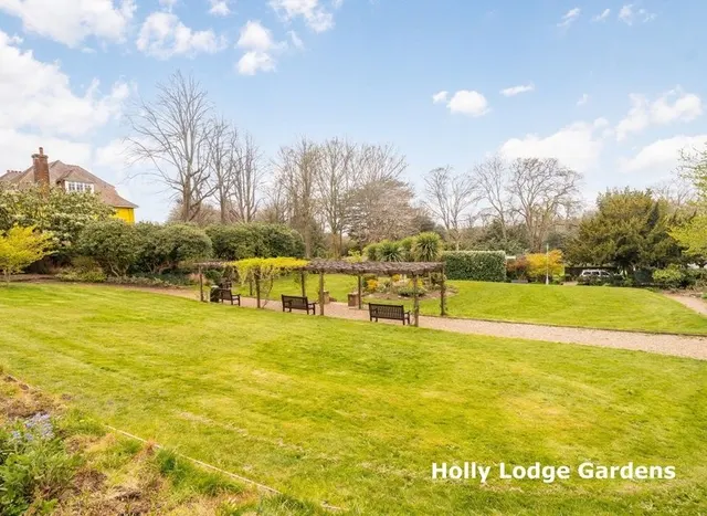 Photo 2 — Hillway, Highgate, N6