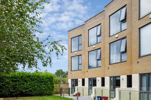 Gunnersbury Mews, London, W4, photo 1