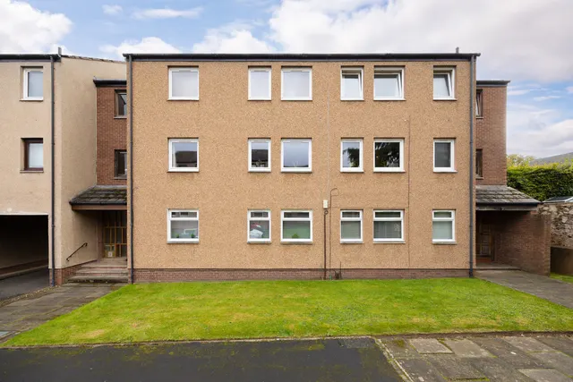 Meadowfield Court, Edinburgh, EH8, photo 1