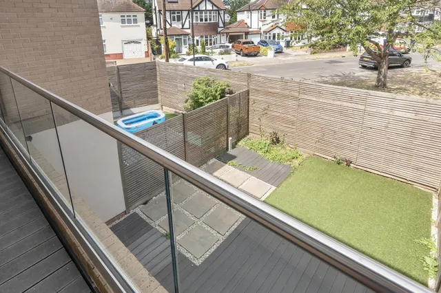 Lincoln Road, Enfield, EN1, photo 2