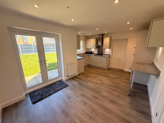 Photo 3 — Crocus Close, Loughborough, LE11