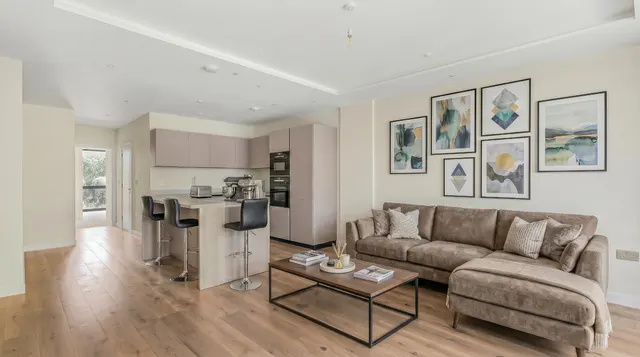 Warwick Road, London, W5, photo 1