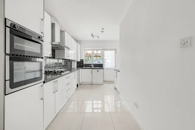 Hanworth Road, Whitton, TW4, photo 3