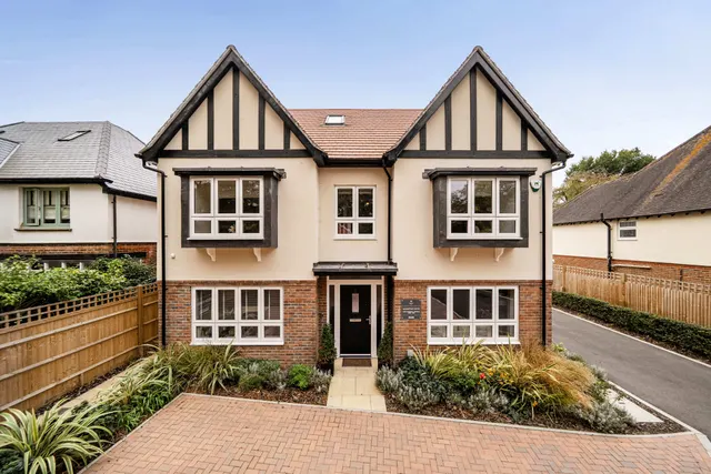 Folders Lane, Burgess Hill, RH15, photo 2