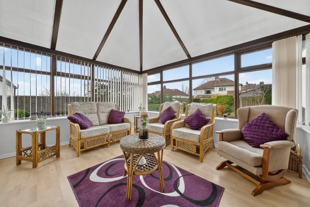 Layton Mount, Rawdon, LS19, photo 3