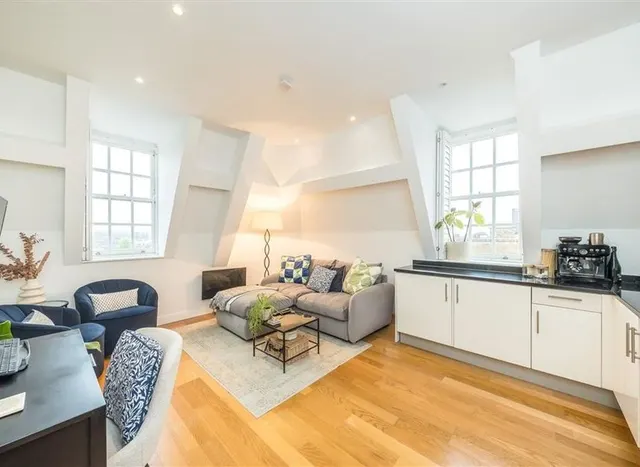 Clapham Common South Side, Clapham, SW4, photo 3