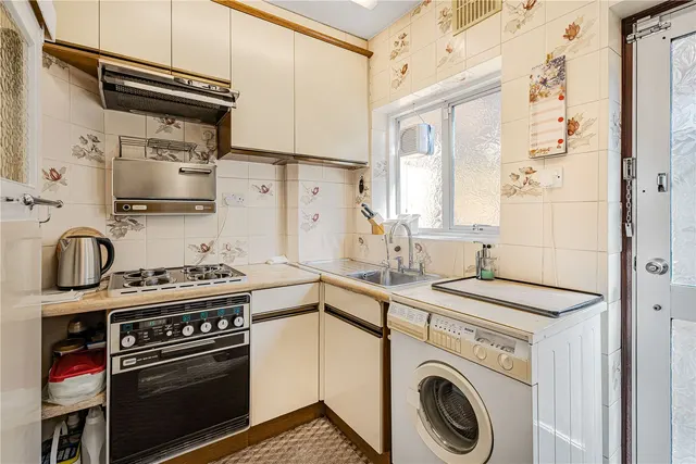 Hibernia Road, Hounslow, TW3, photo 3