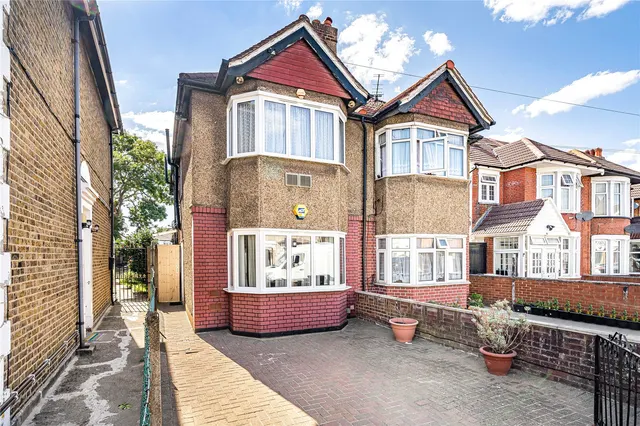 Hibernia Road, Hounslow, TW3, photo 1