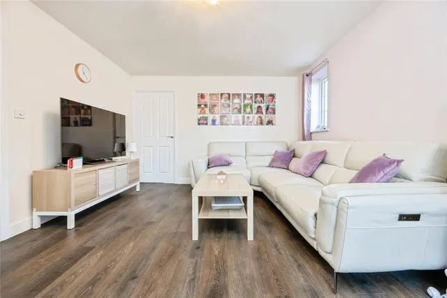 Photo 3 — Alexander Way, Leighton Buzzard, Bedfordshire, LU7