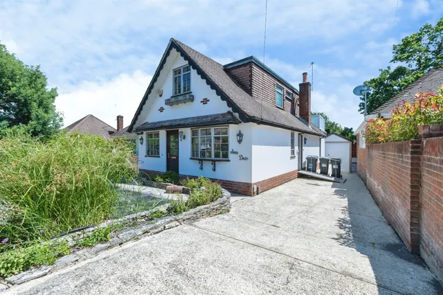 Meadow View Road, Bournemouth, BH11, photo 1