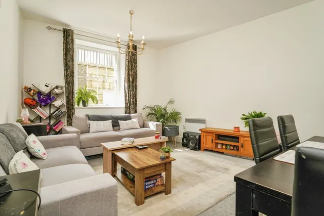 Photo 3 — The Crescent, GLOUCESTER, Gloucestershire, GL1