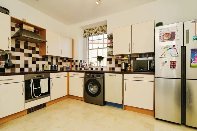 Photo 2 — The Crescent, GLOUCESTER, Gloucestershire, GL1
