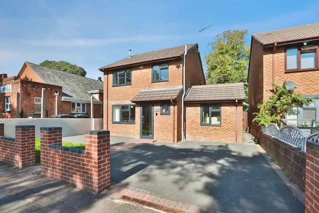 Victoria Park Road, Winton, BH9, photo 1