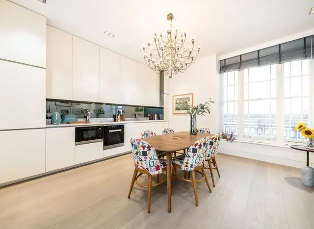 Photo 2 — Warwick Court, Chancery Lane, WC1R