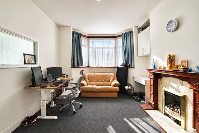 Shrewsbury Road, Forest Gate, E7, photo 2
