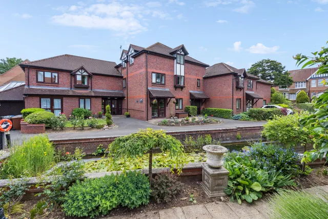 Pond Court The Ridgeway, Codicote, Hitchin, Hitchin, SG4 8YY, photo 1
