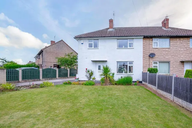 3 bedroom house, Stewart Road, Carlton-In-Lindrick, S81