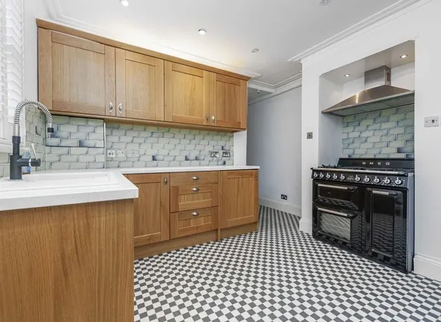 Photo 3 — Hambalt Road, Clapham South, SW4