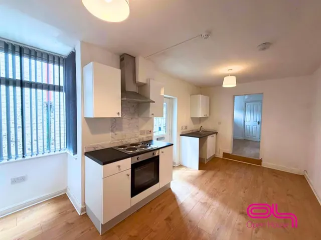 St. Georges Road, Bolton, BL1, photo 2