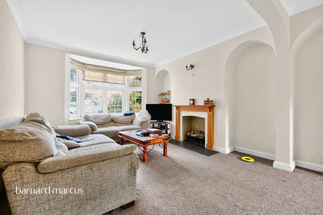 Nutfield Road, Merstham, RH1, photo 3