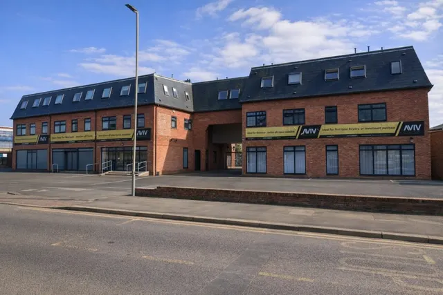 Aviv Place, Addlestone, KT15, photo 1