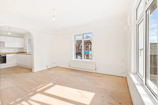 Photo 3 — Flat 3, 10 Moat Road, East Grinstead, East Grinstead, RH19 3JY