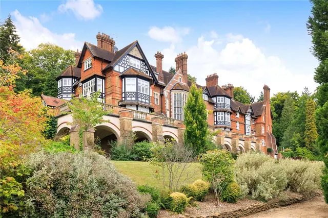 Snowdenham Hall, Snowdenham Lane, Bramley, Guildford, GU5 0DB, photo 1