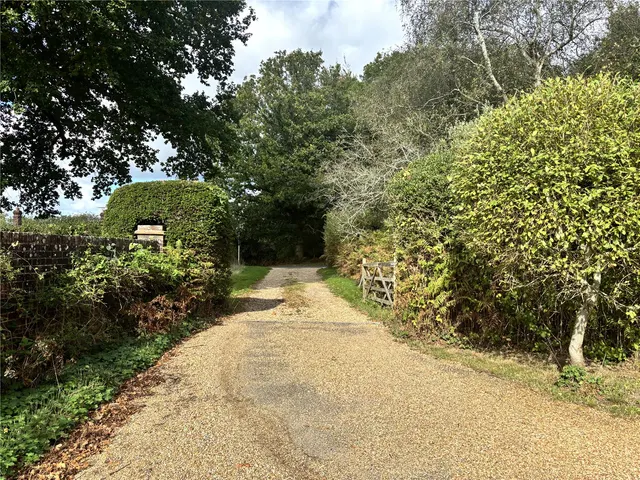 Birch Grove, Horsted Keynes, RH17, photo 2