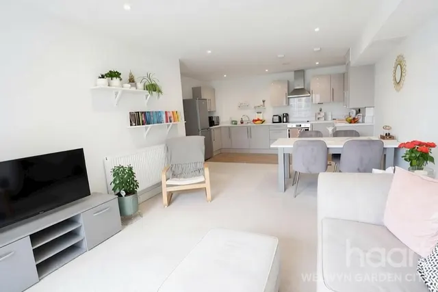 Bessemer Road, Welwyn Garden City, AL7, photo 2