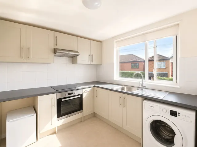 Queenstown Road, Southampton, SO15, photo 2