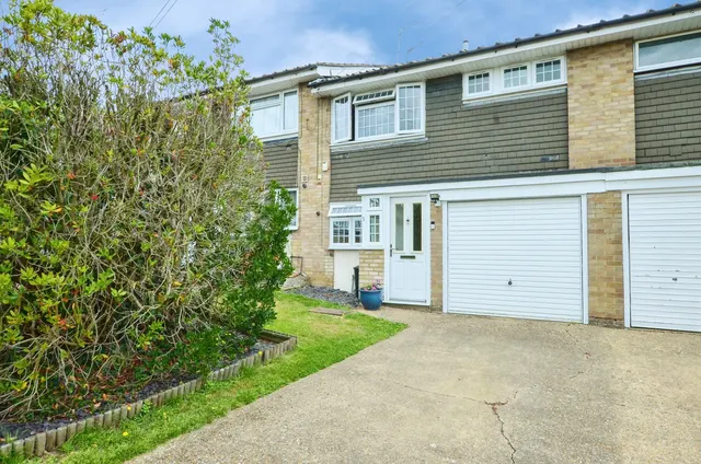 Lynwood Drive, Northwood, HA6, photo 1