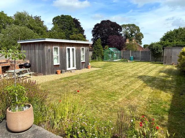 Queens Road, Devizes, SN10, photo 2