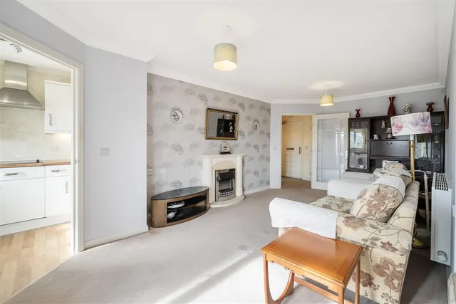 Laleham Road, Shepperton, TW17, photo 3
