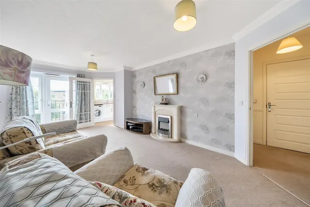 Laleham Road, Shepperton, TW17, photo 2