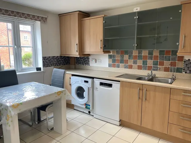 Kingshill Court, High Wycombe HP13 5FN, photo 1