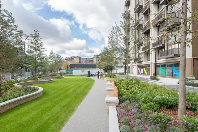 Fountain Park Way, White City, W12, photo 1