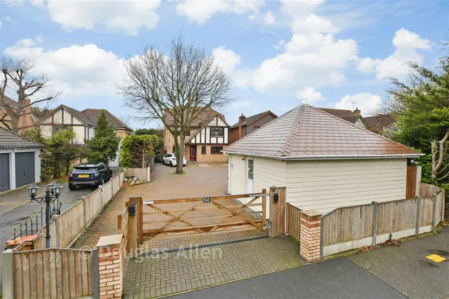 Hornbeam Way, Laindon, SS15, photo 1