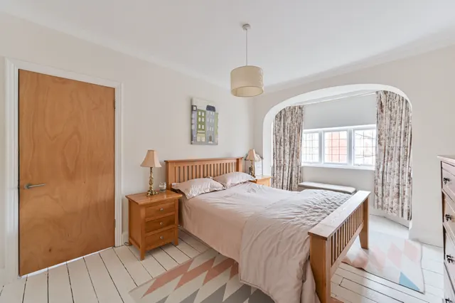Flat 3, 19 Westwell Road, London, photo 1
