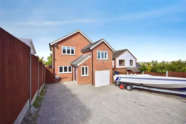 Waverley Avenue, Minster on Sea, ME12, photo 1