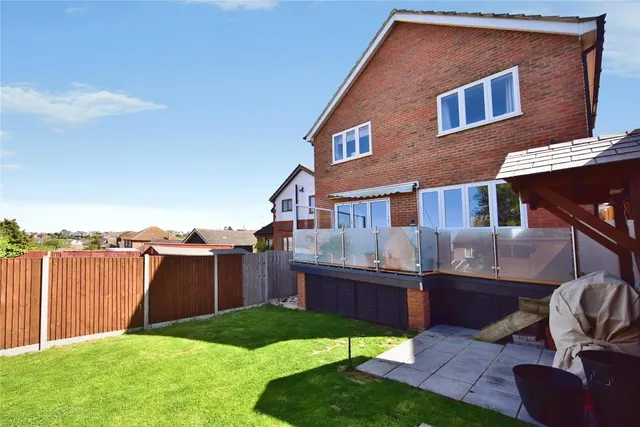 Waverley Avenue, Minster on Sea, ME12, photo 2