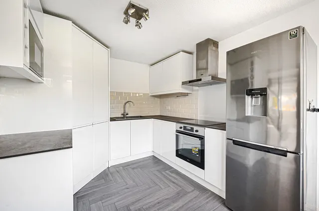 Photo 3 — Easthampstead Road, Wokingham, Berkshire, RG40 2EG