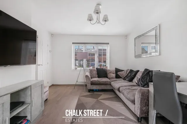 Photo 2 — Stapleton Crescent, Rainham, RM13 7HA