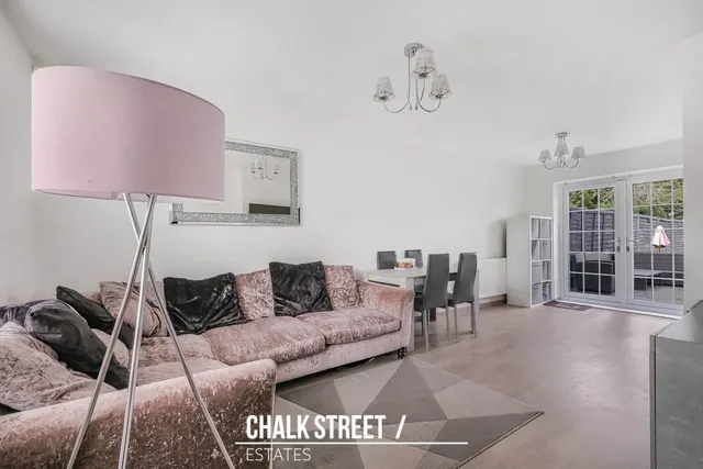 Photo 3 — Stapleton Crescent, Rainham, RM13 7HA