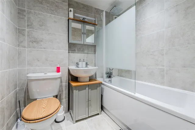 High Royds Drive, Menston, LS29, photo 3