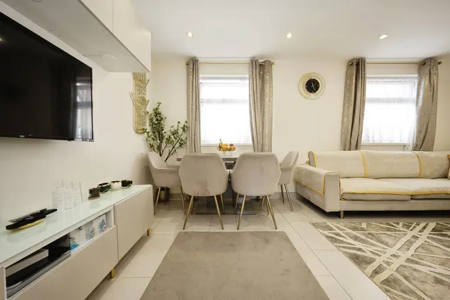 Photo 3 — Calverton Road, Bedfordshire, LU3