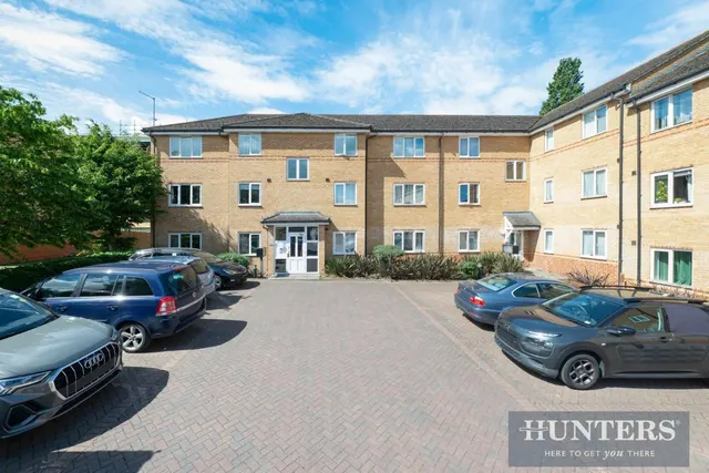 Beaver Close, Morden, photo 1