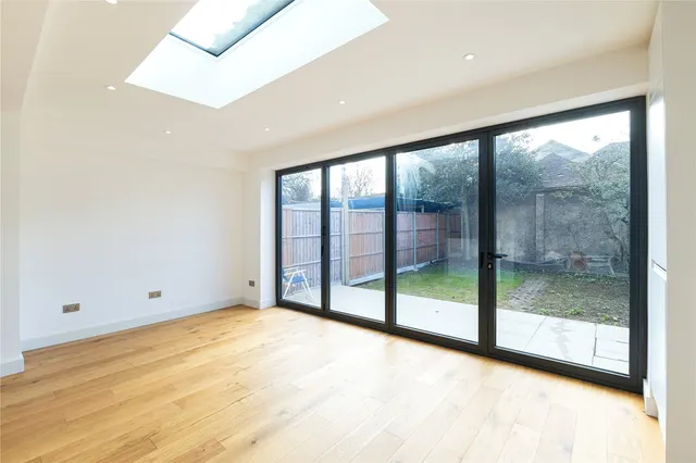 Photo 3 — Elm Close, Wimbledon, London, SW20