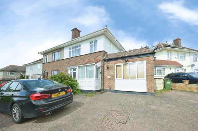 Ash Close, Collier Row, Romford, Havering, RM5, photo 1